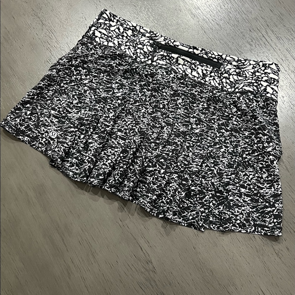 Lululemon Circuit Breaker Sz 6R